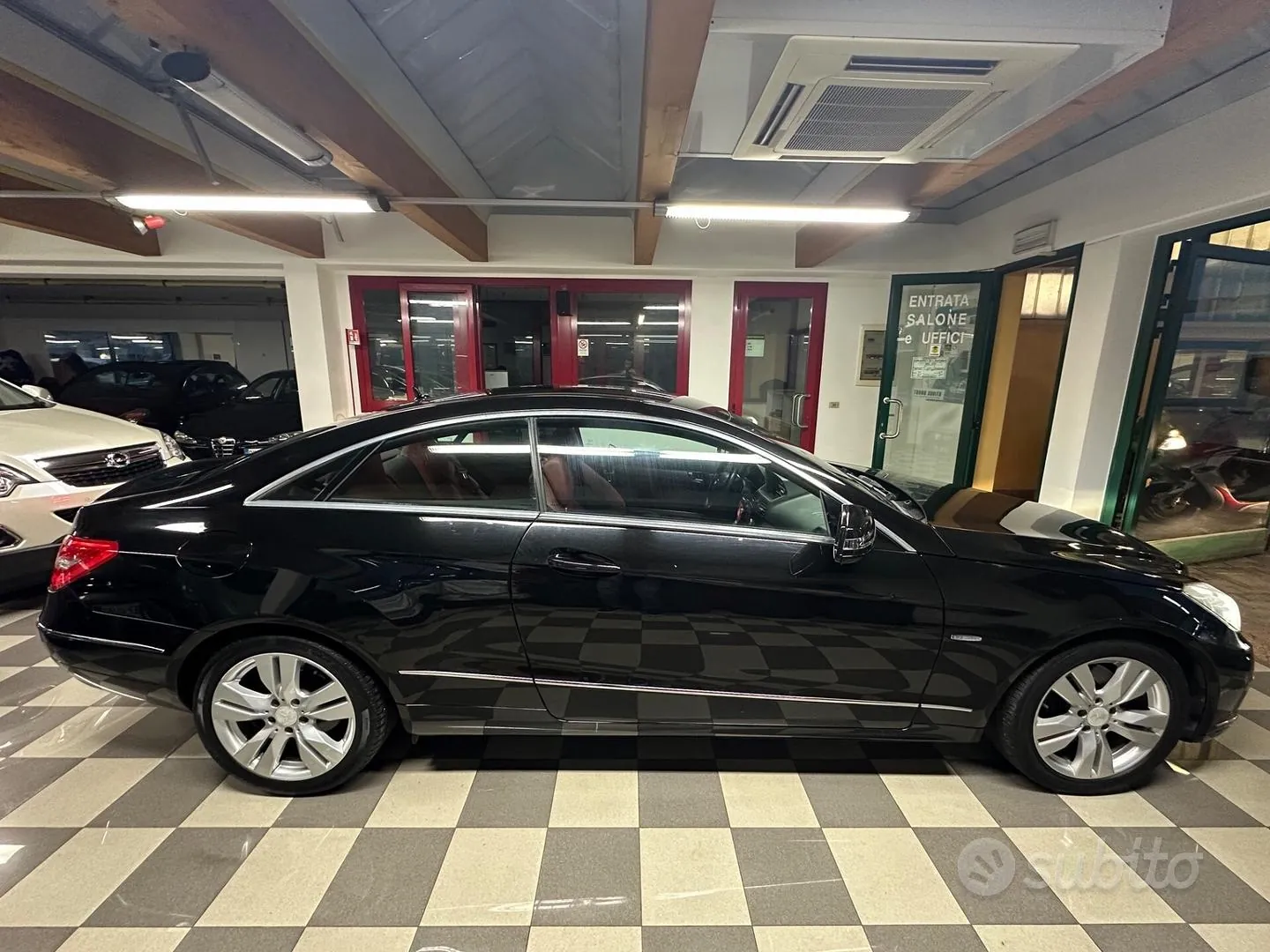 Mercedes-Benz E 250 Coupé 2010 photo 4