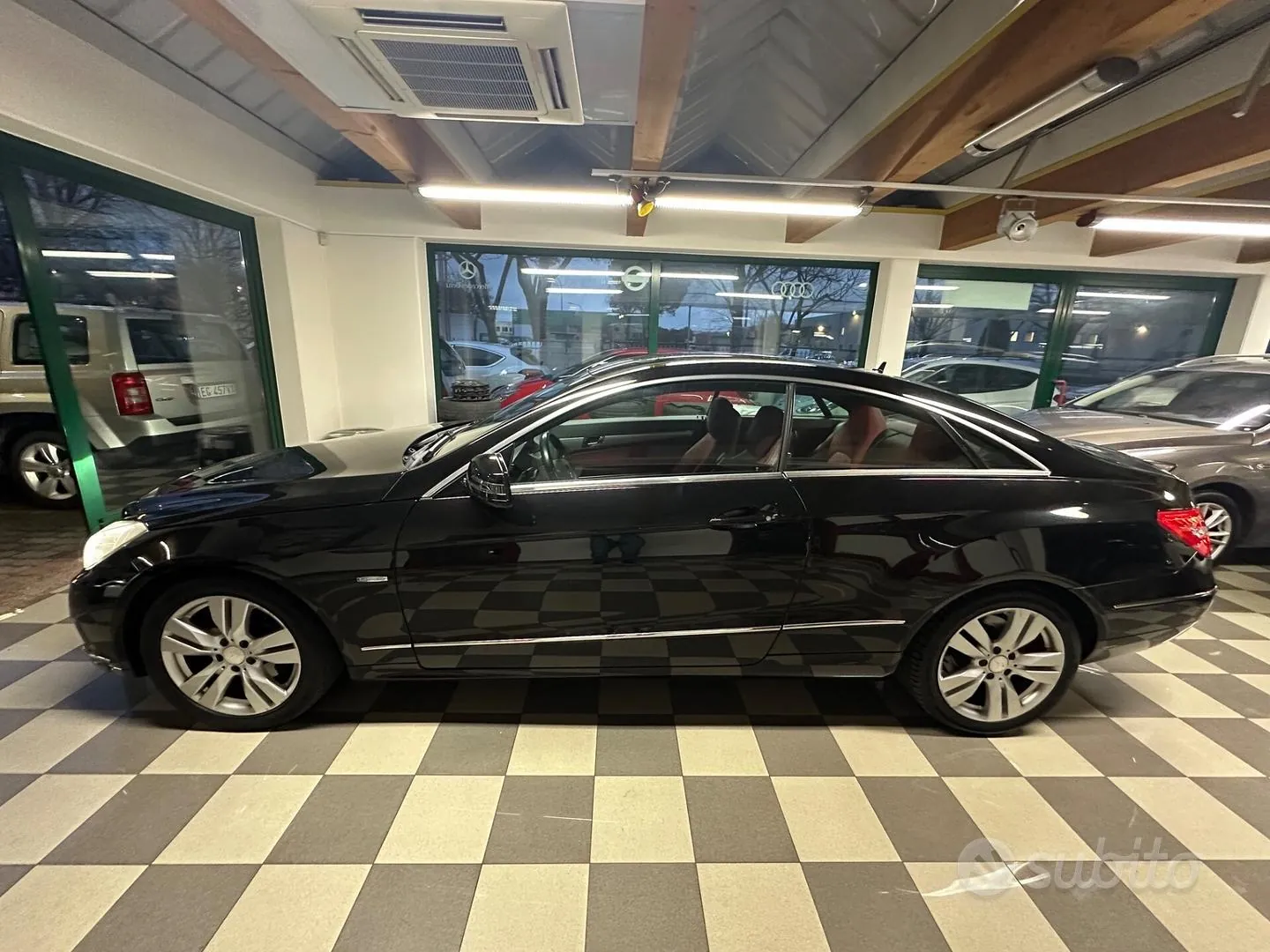 Mercedes-Benz E 250 Coupé 2010 photo 5