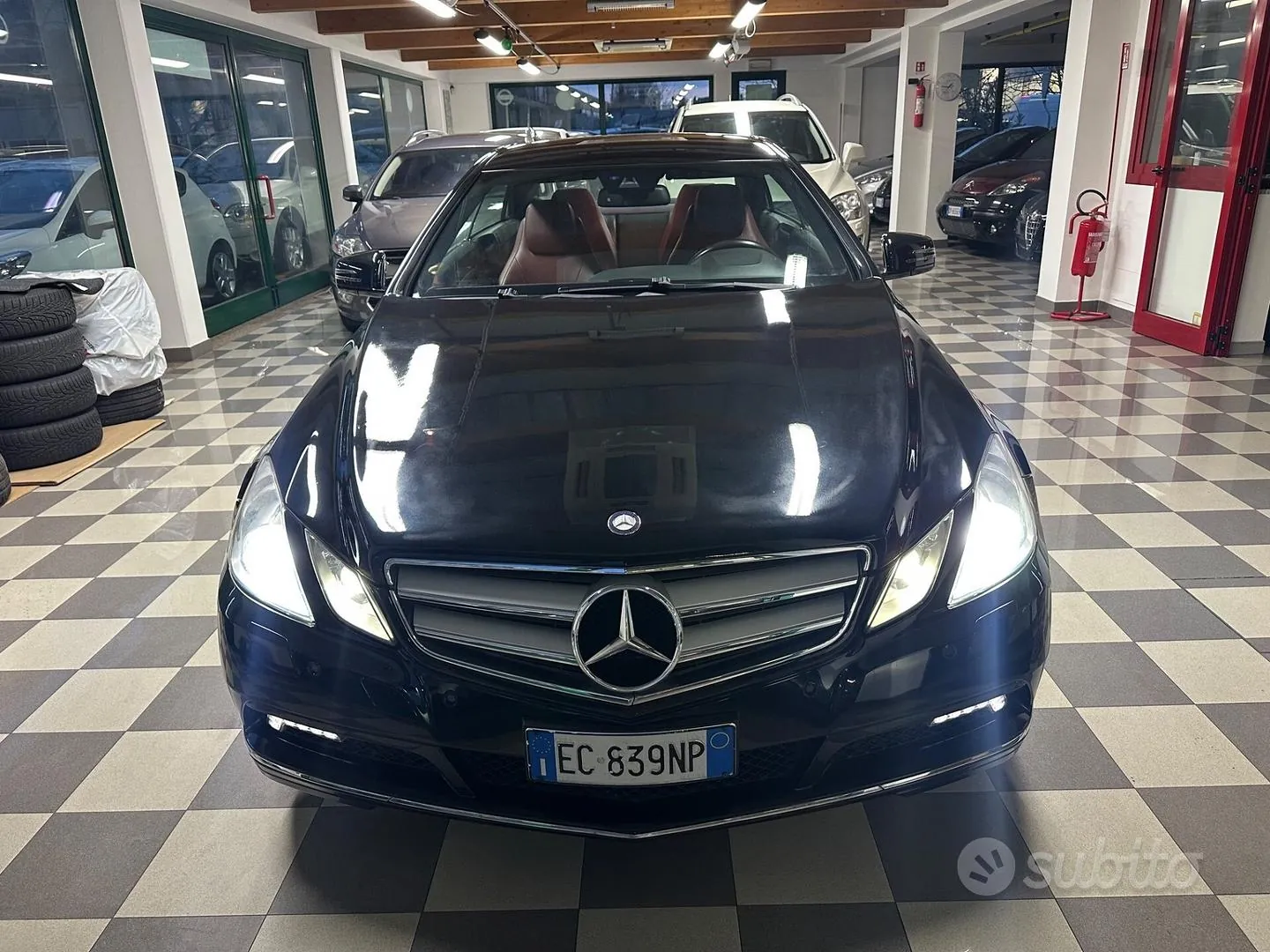 Mercedes-Benz E 250 Coupé 2010 photo 2