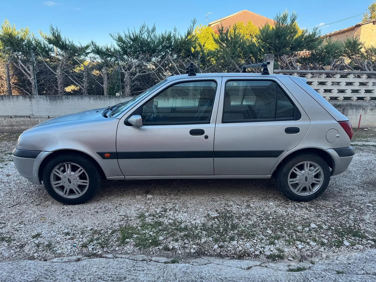 Ford Fiesta 2001 photo 2