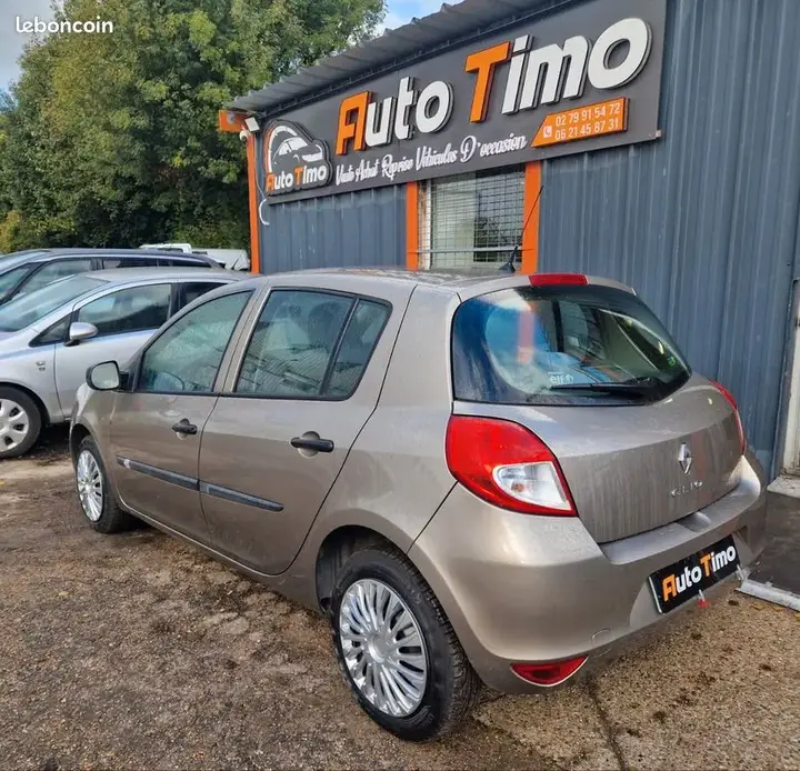 Renault Clio 2009 photo 2