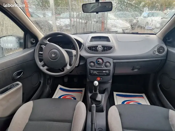 Renault Clio 2009 photo 4
