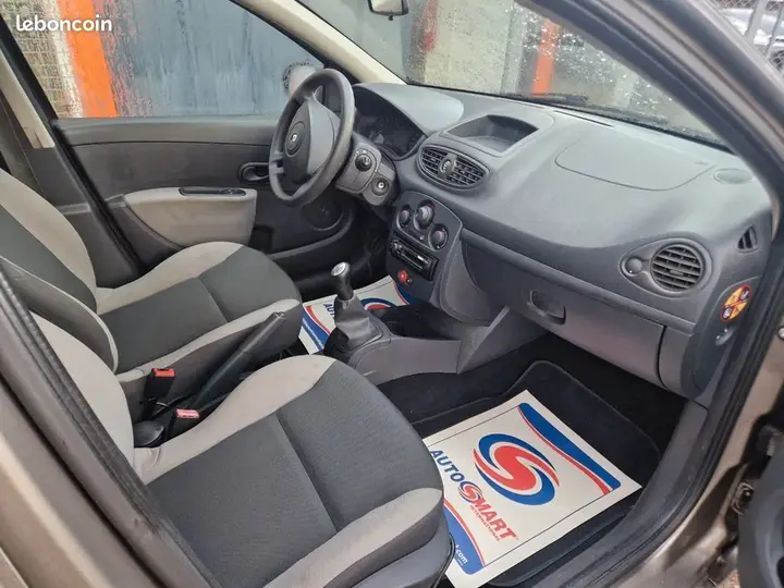 Renault Clio 2009 photo 3