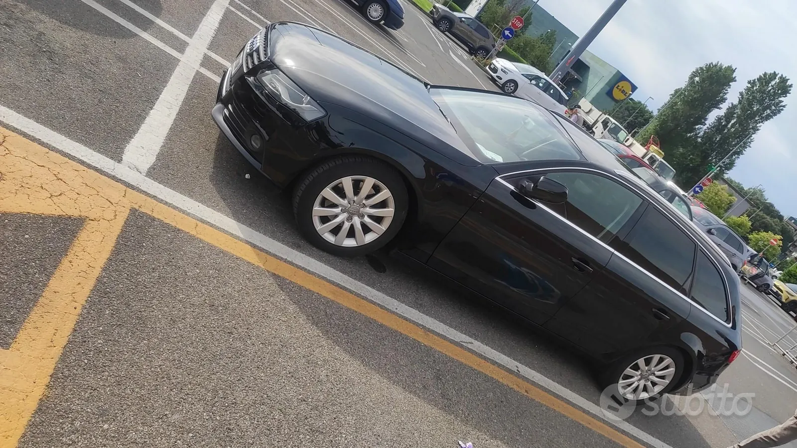 Audi A4 2009 photo 2