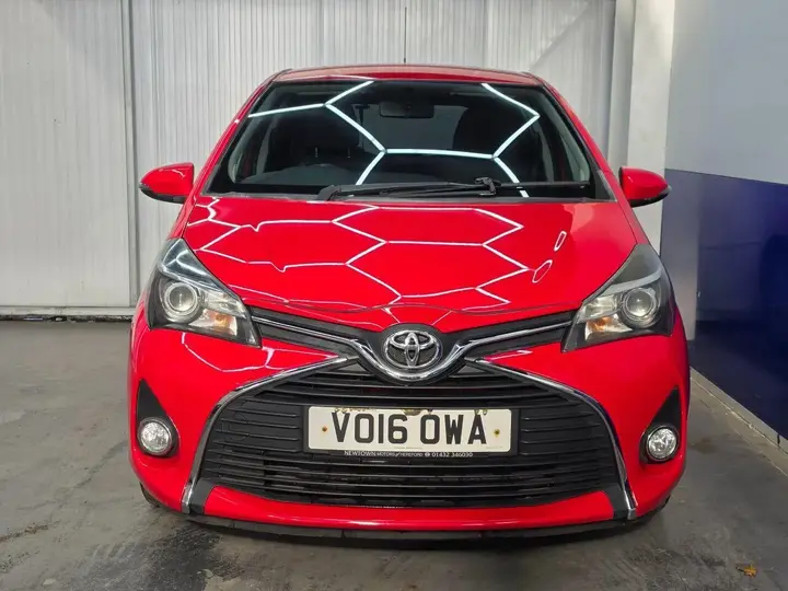Toyota Yaris 2016 photo 2