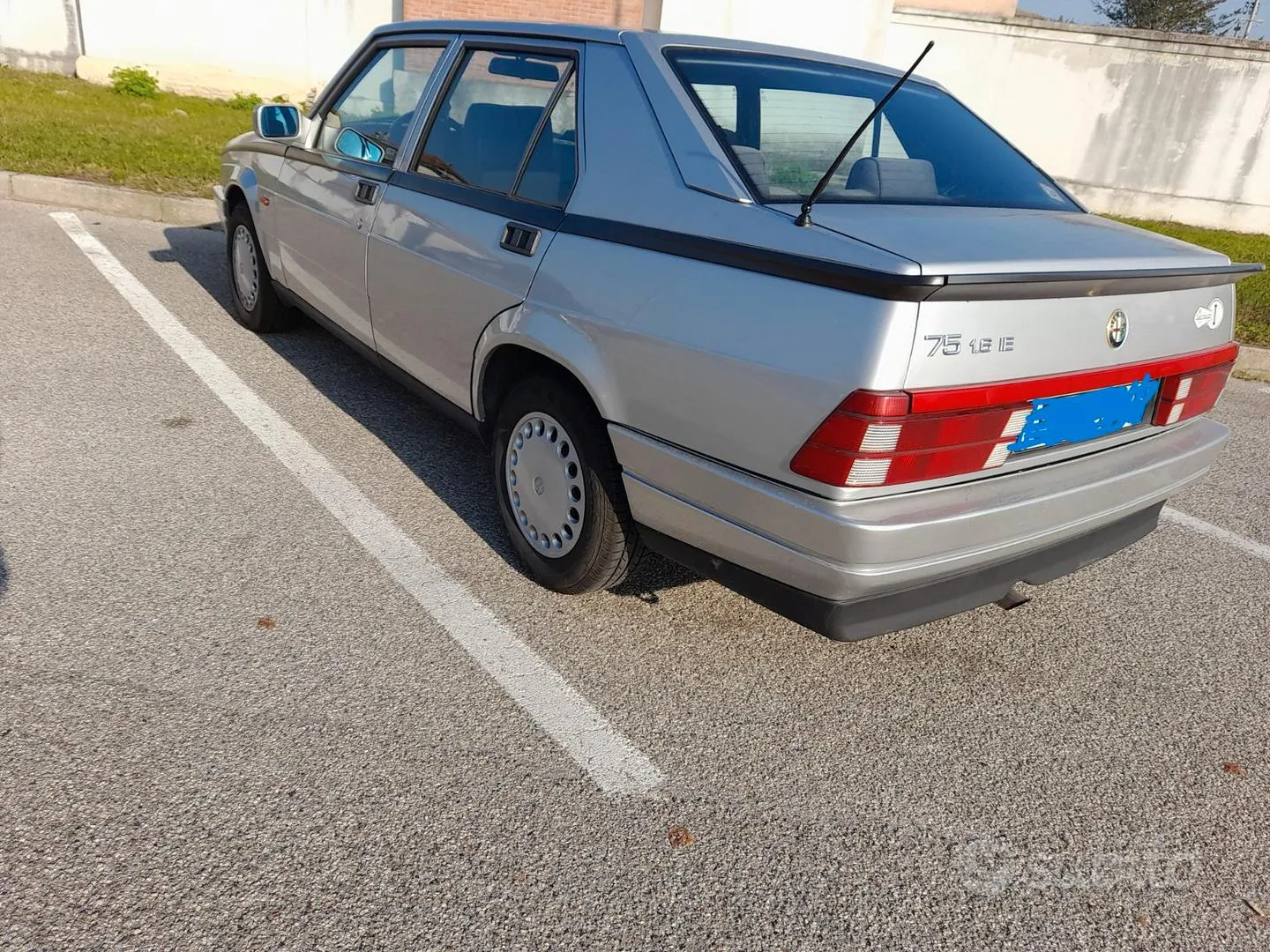 Alfa Romeo 75 1992 photo 3