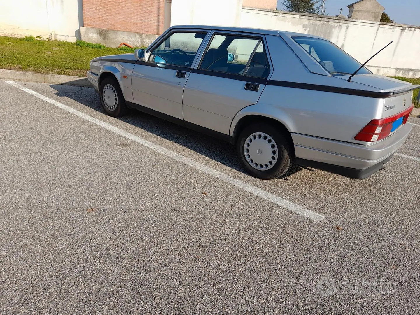 Alfa Romeo 75 1992 photo 4