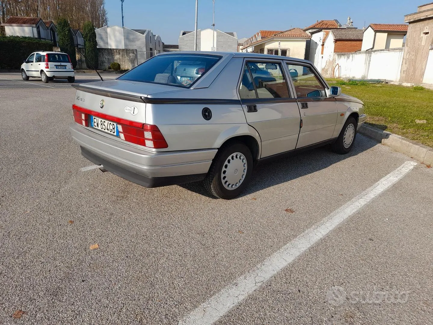 Alfa Romeo 75 1992 photo 5