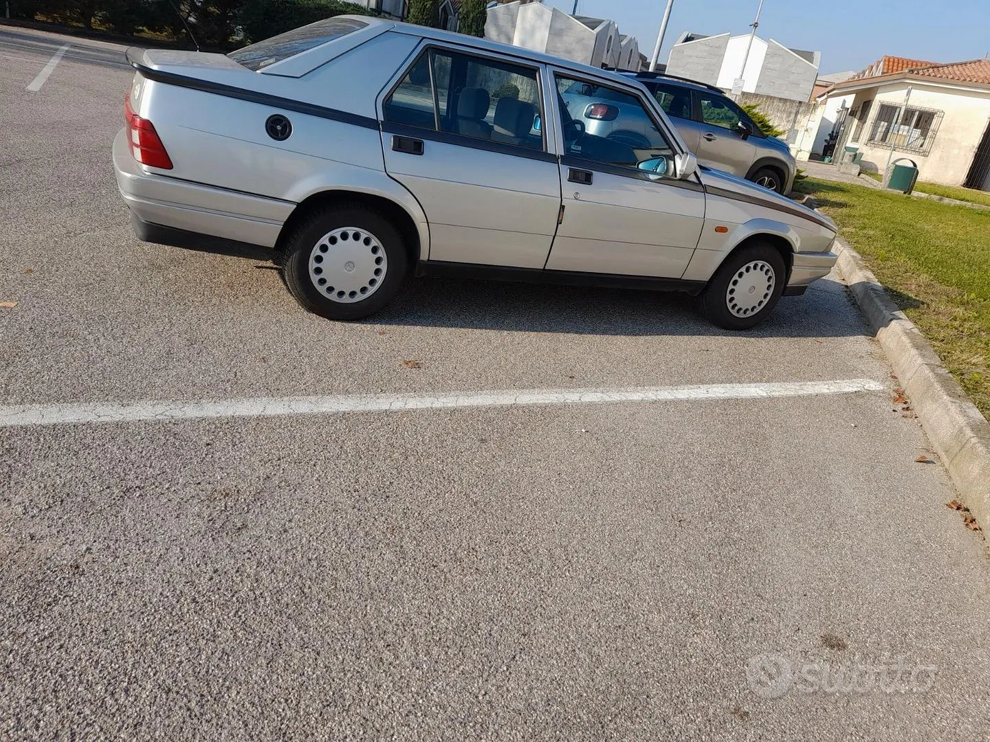Alfa Romeo 75 1992 photo 2
