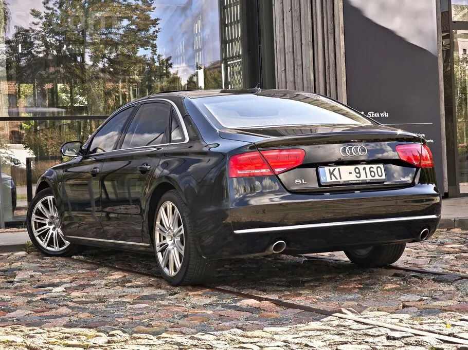 Audi A8 2012 photo 4