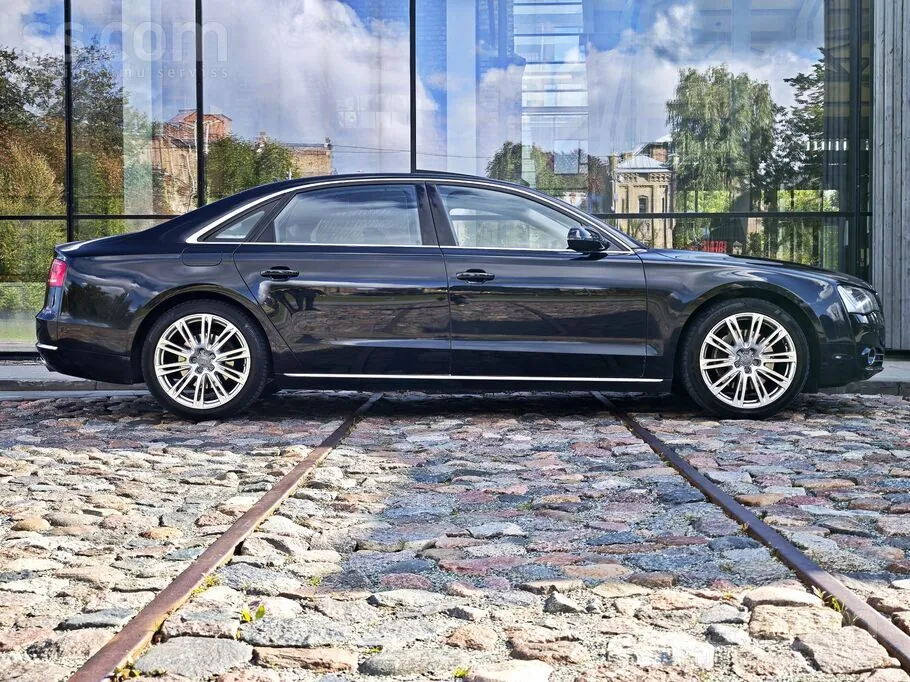 Audi A8 2012 photo 5
