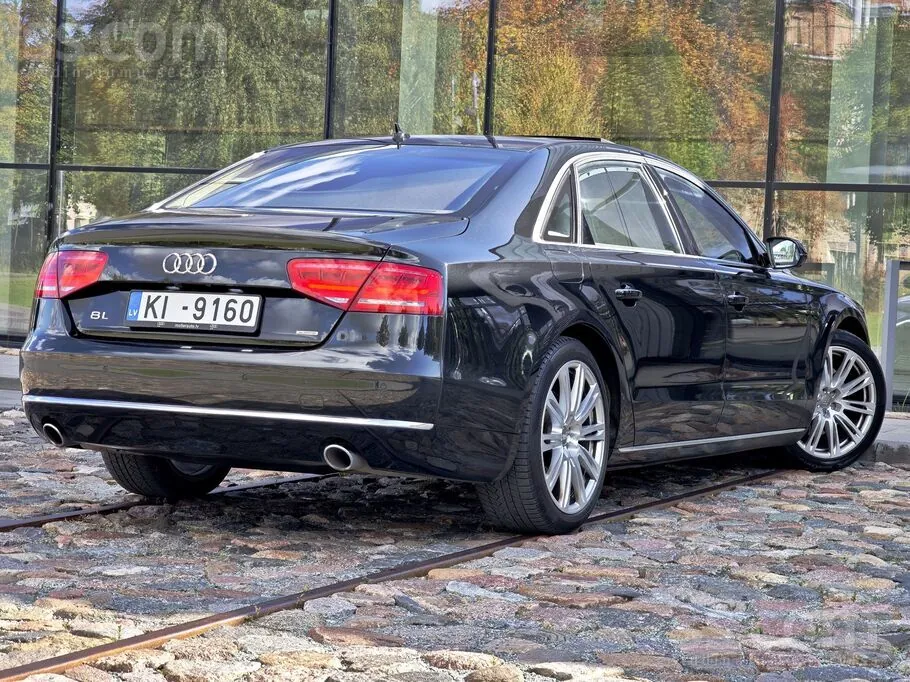 Audi A8 2012 photo 3