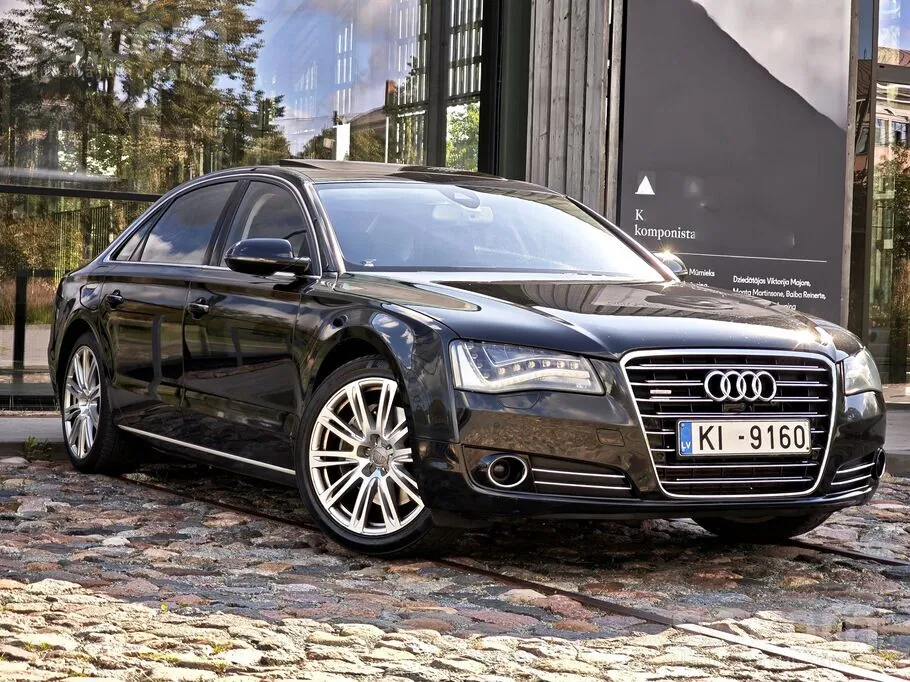 Audi A8 2012 photo 2
