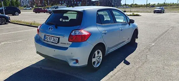 Toyota Auris 2011 photo 2