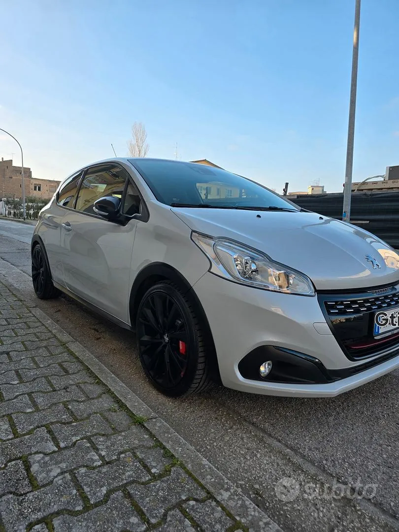 Peugeot 208 2017 photo 2