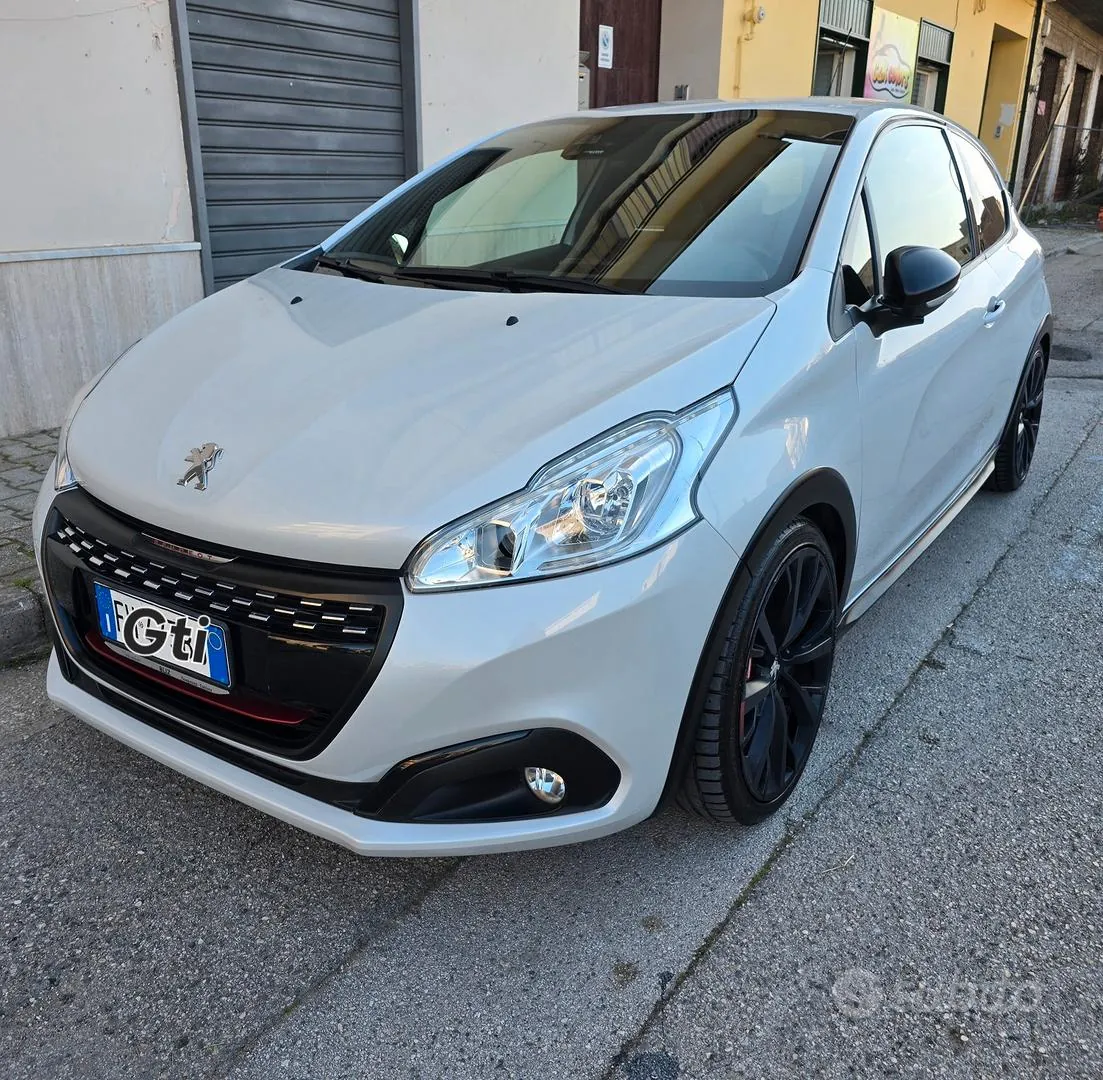 Peugeot 208 2017 photo 3