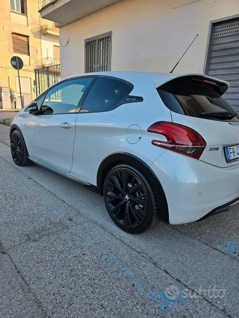 Peugeot 208 2017 photo 4