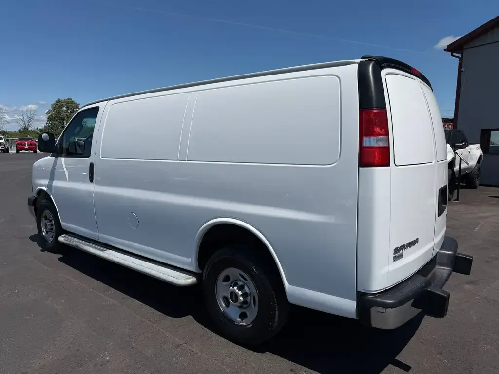 GMC Savana 2017 photo 5