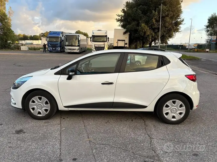 Renault Clio 2018 photo 2