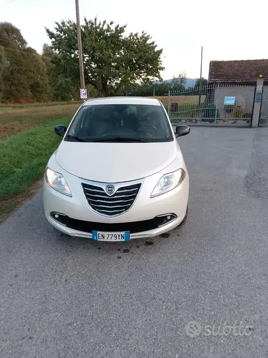 Lancia Ypsilon