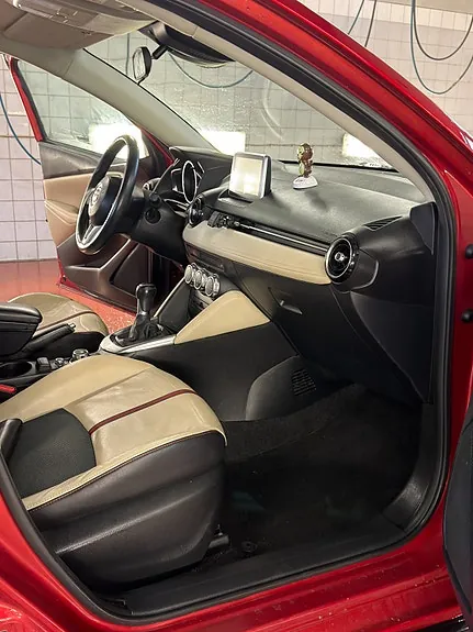 Mazda 2 2016 photo 3