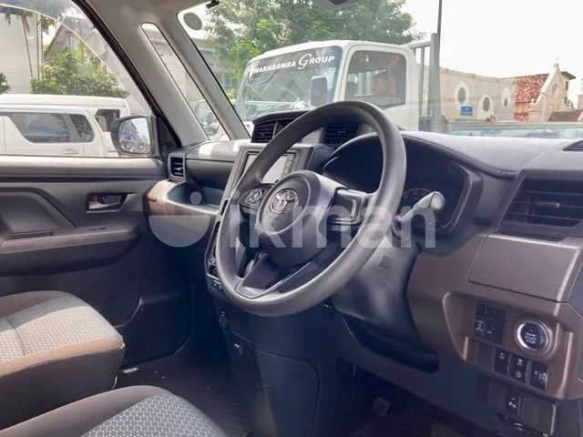 Toyota Roomy 2022 photo 2