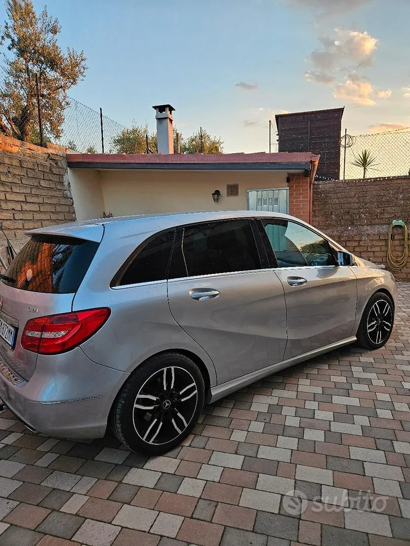 Mercedes-Benz B-Class 2012 photo 2