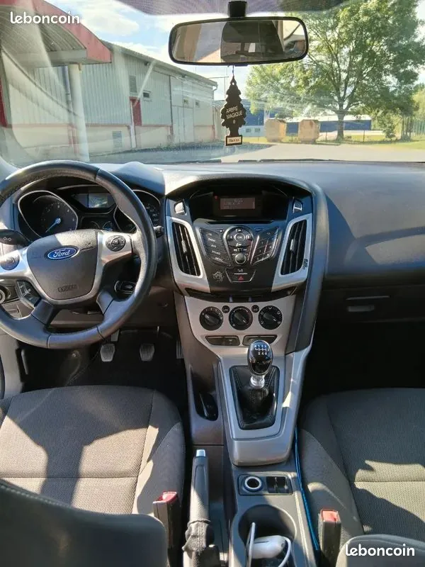 Ford Focus 2011 photo 3
