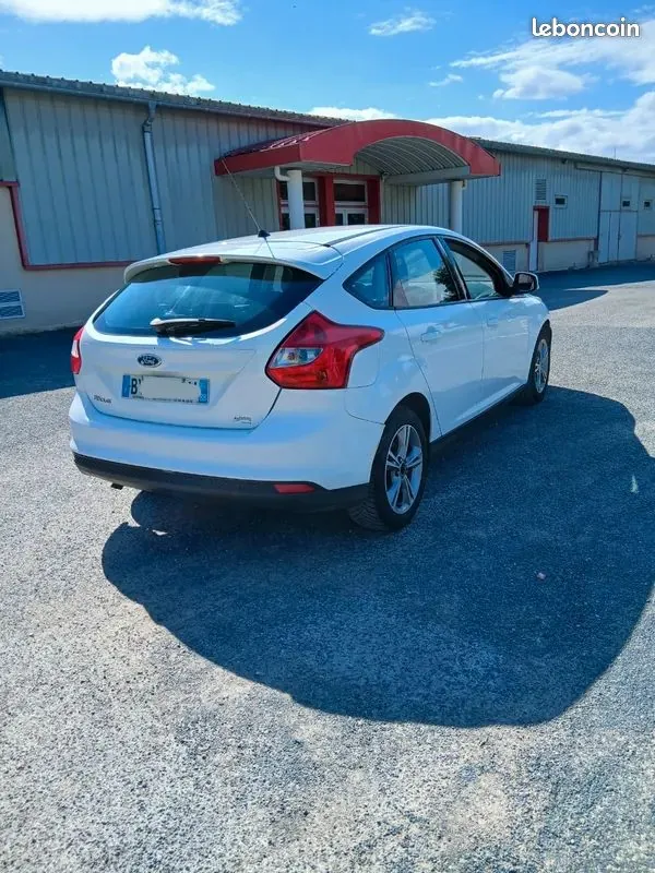 Ford Focus 2011 photo 2