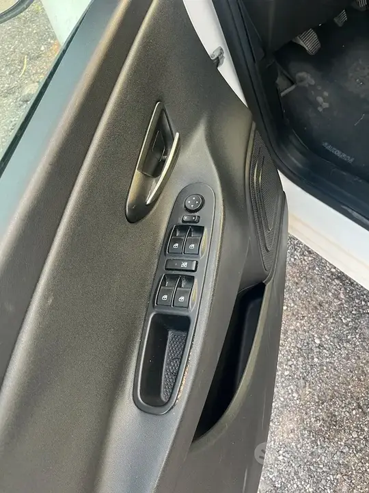 Lancia Ypsilon 2015 photo 4