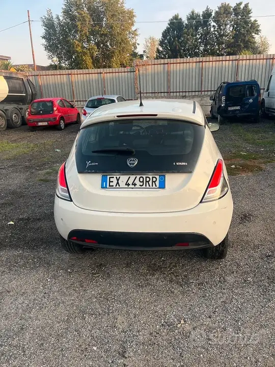 Lancia Ypsilon 2015 photo 2