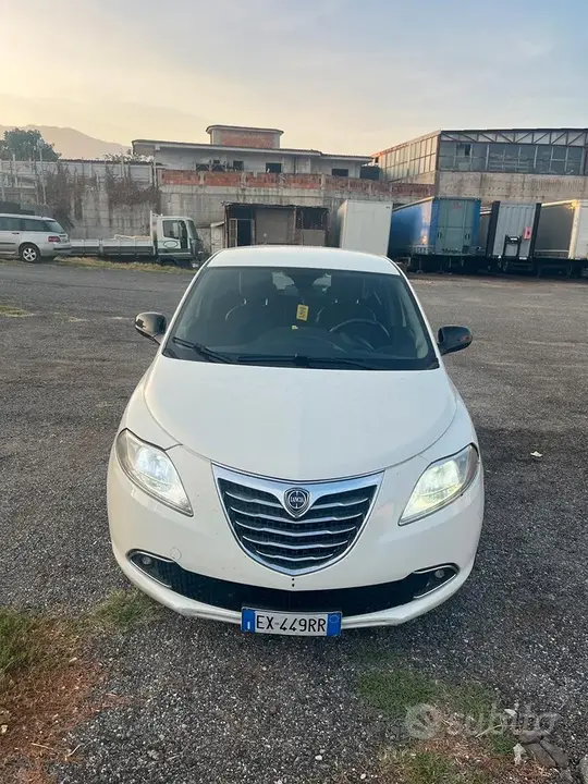 Lancia Ypsilon
