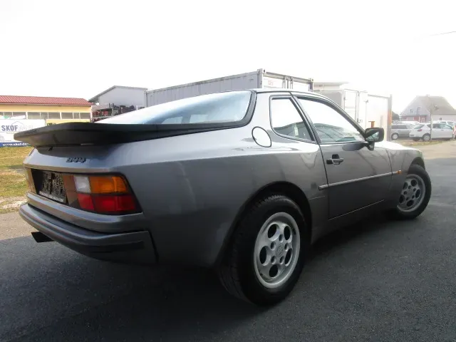 Porsche 944 1987 photo 3