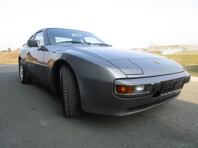 Porsche 944 1987 photo 2
