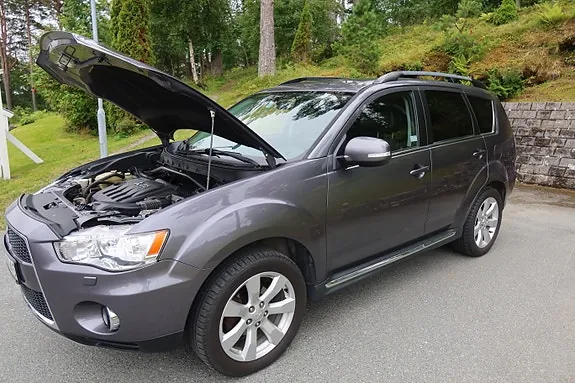 Mitsubishi Outlander 2011 photo 2