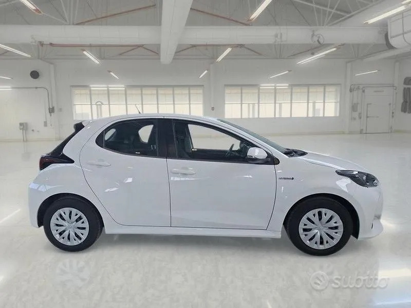 Toyota Yaris 2021 photo 3