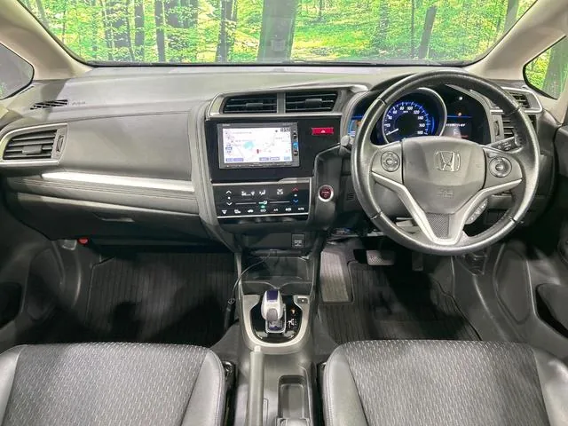 Honda Fit Hybrid 2016 photo 2