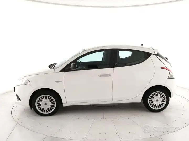 Lancia Ypsilon 2017 photo 2