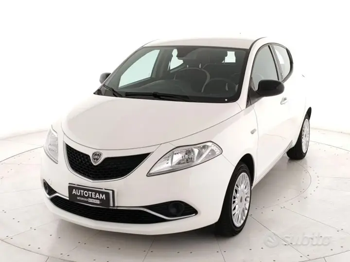 Lancia Ypsilon