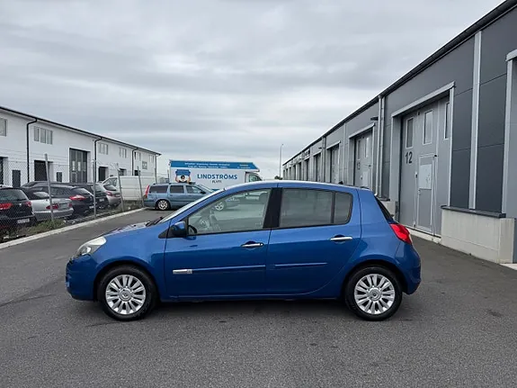 Renault Clio 2010 photo 2