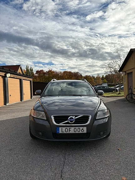 Volvo V50 2011 photo 2