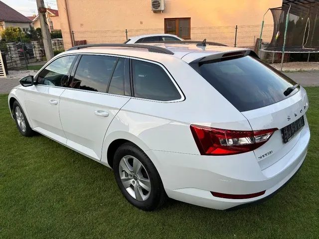 Skoda Superb Combi 2022 photo 2