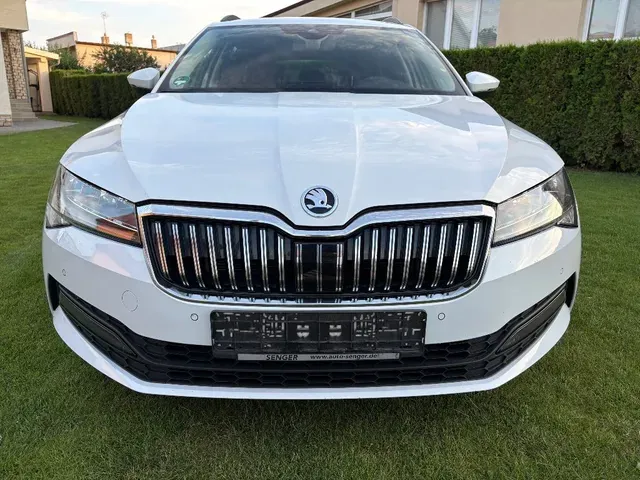 Skoda Superb Combi 2022 photo 4