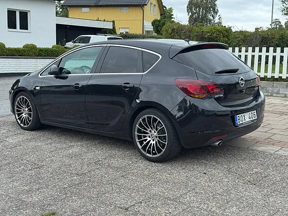 Opel Astra 2010 photo 5