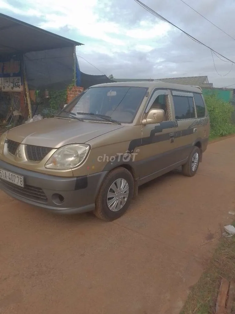 Mitsubishi Jolie 2005 photo 2