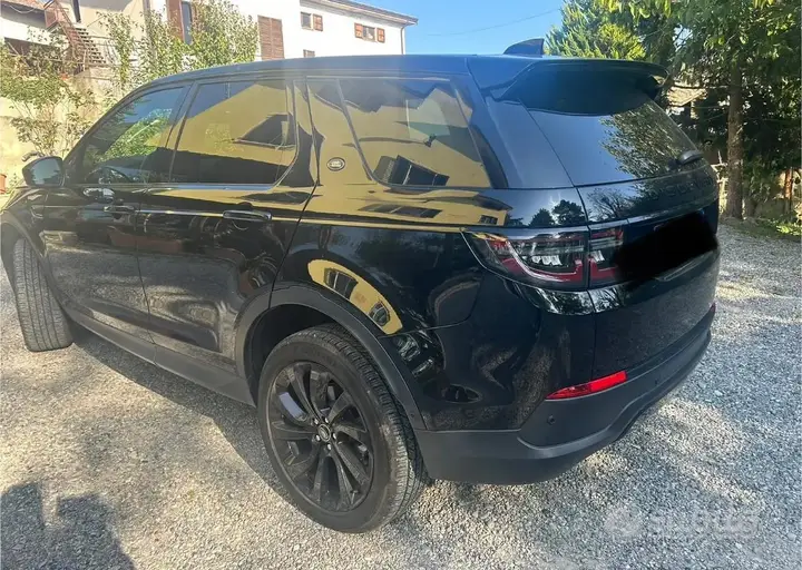 Land Rover Discovery Sport 2022 photo 2