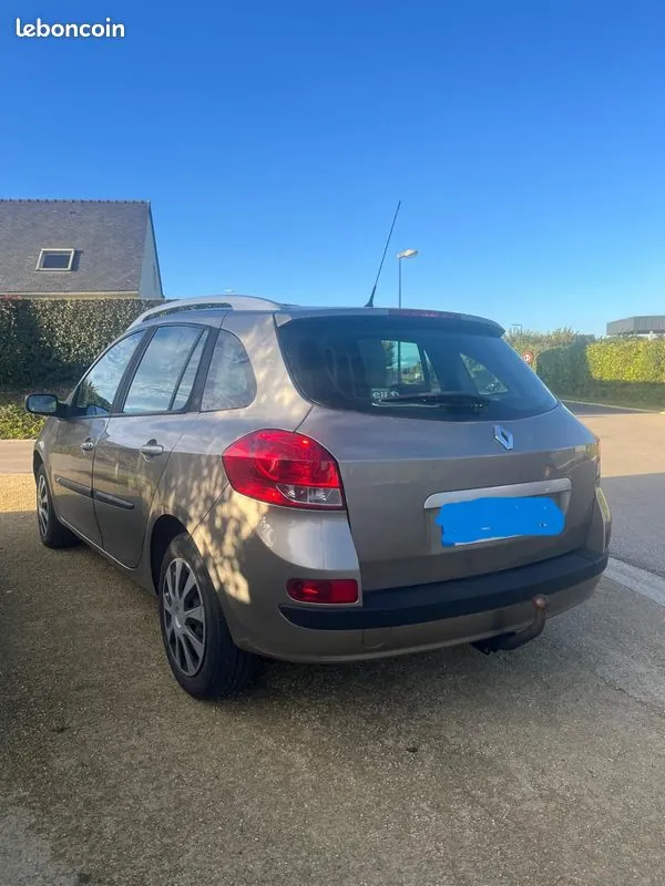 Renault Clio 2009 photo 2