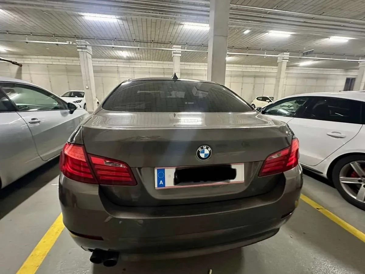 BMW 5 Series 2010 photo 2