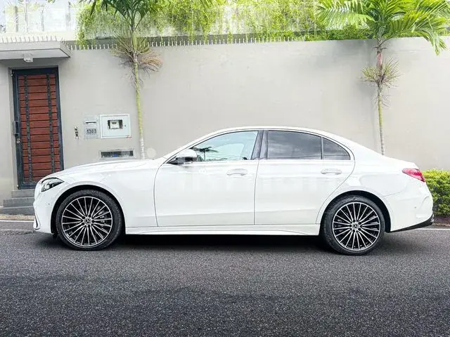 Mercedes-Benz C200 2025 photo 3