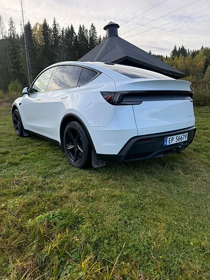 Tesla Model Y 2026 photo 4
